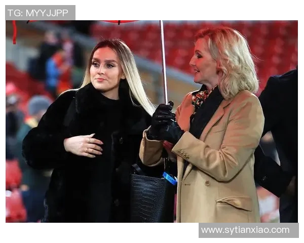 张伯伦足球明星妻子美丽照片曝光引发热议与关注